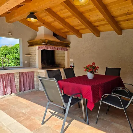 Vila House Brnistra *